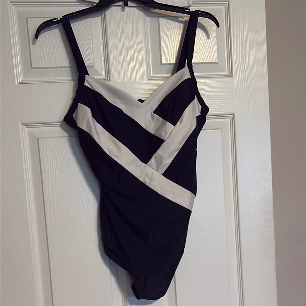 Stylish Black and White 18w women’s  Swimsuit